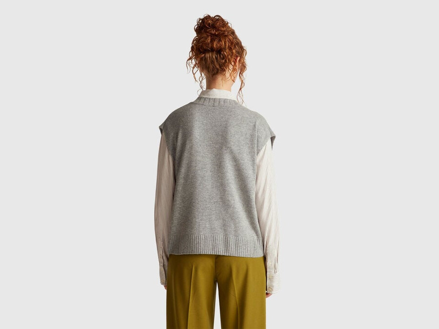 v-neck vest in wool blend