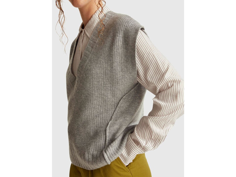 v-neck vest in wool blend