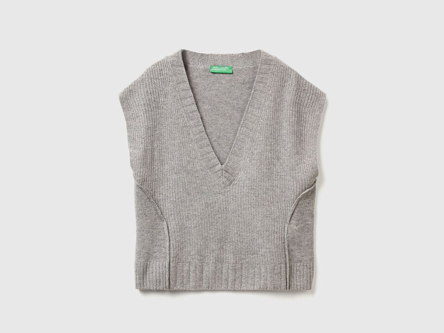 v-neck vest in wool blend