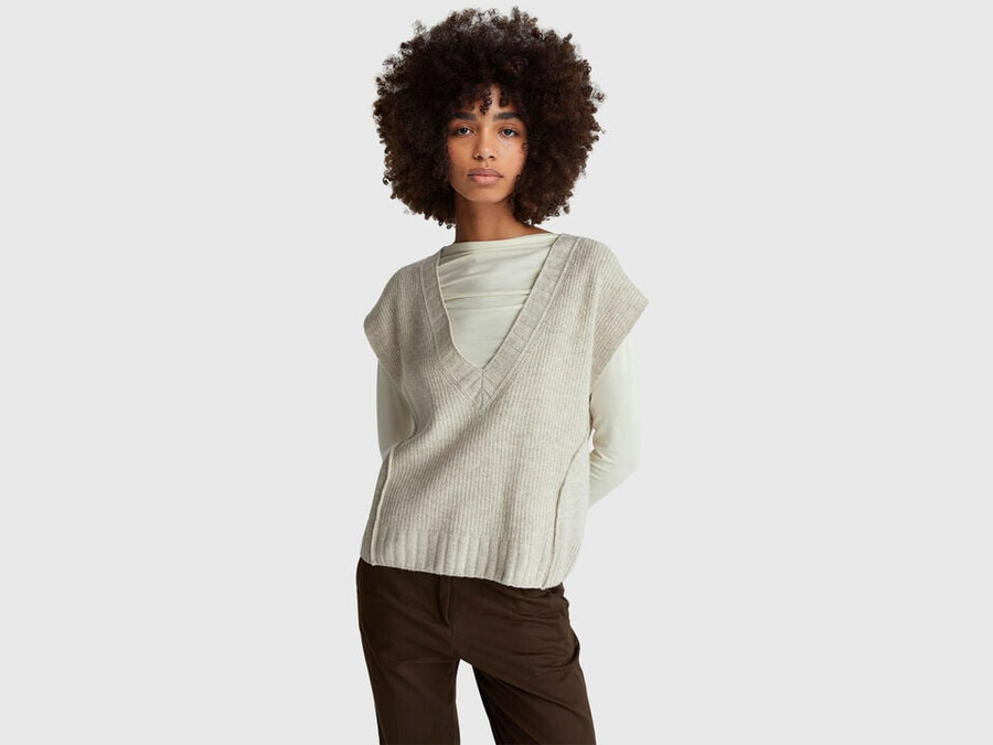 v-neck vest in wool blend