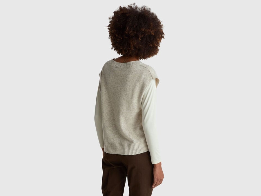 v-neck vest in wool blend