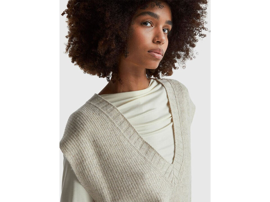 v-neck vest in wool blend