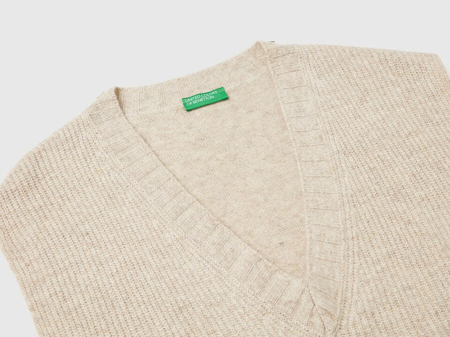 v-neck vest in wool blend
