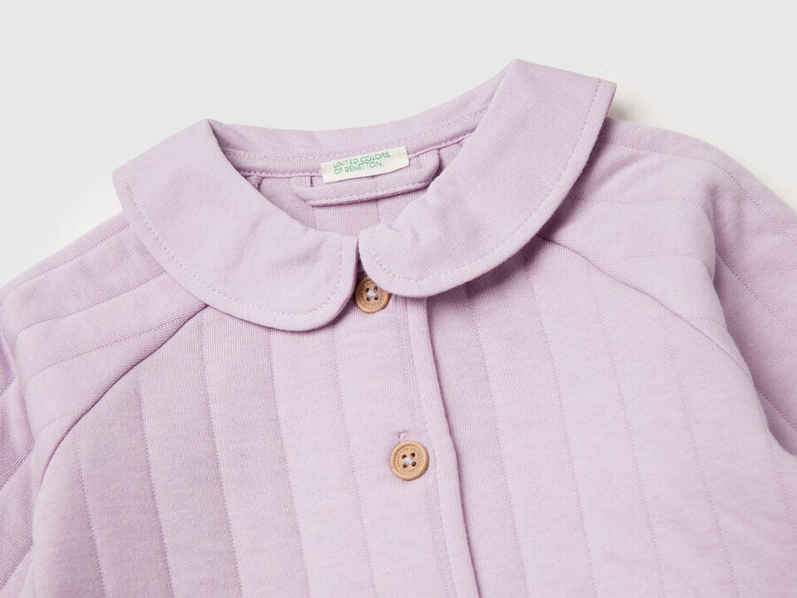 sweatshirt with collar