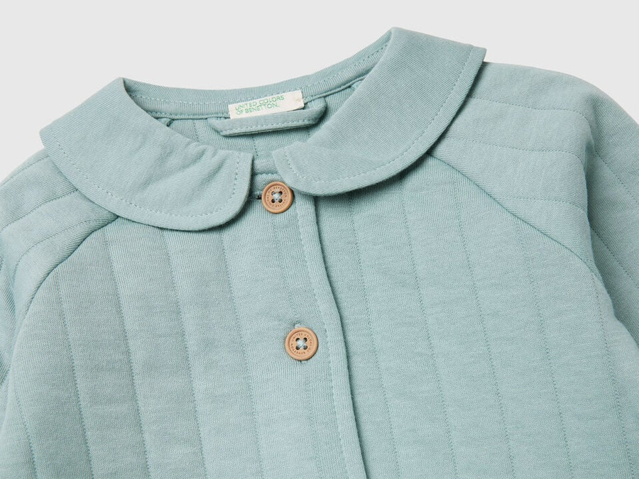 sweatshirt with collar