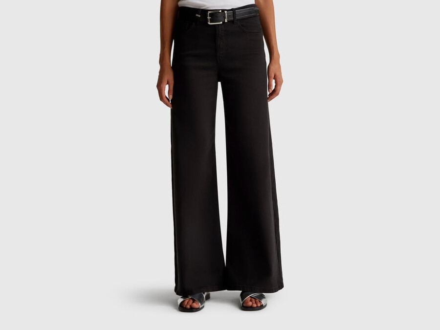loose fit trousers