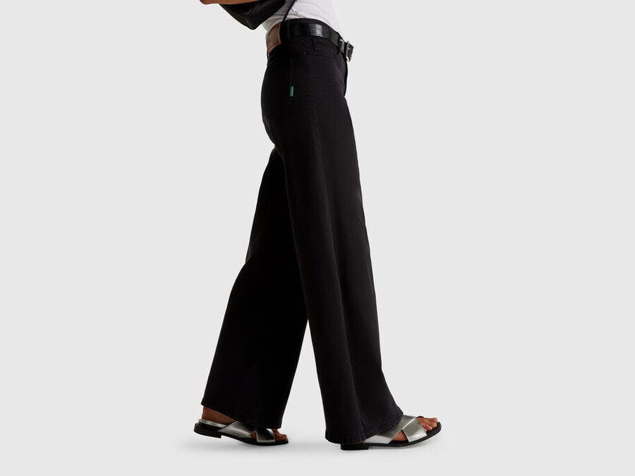 loose fit trousers