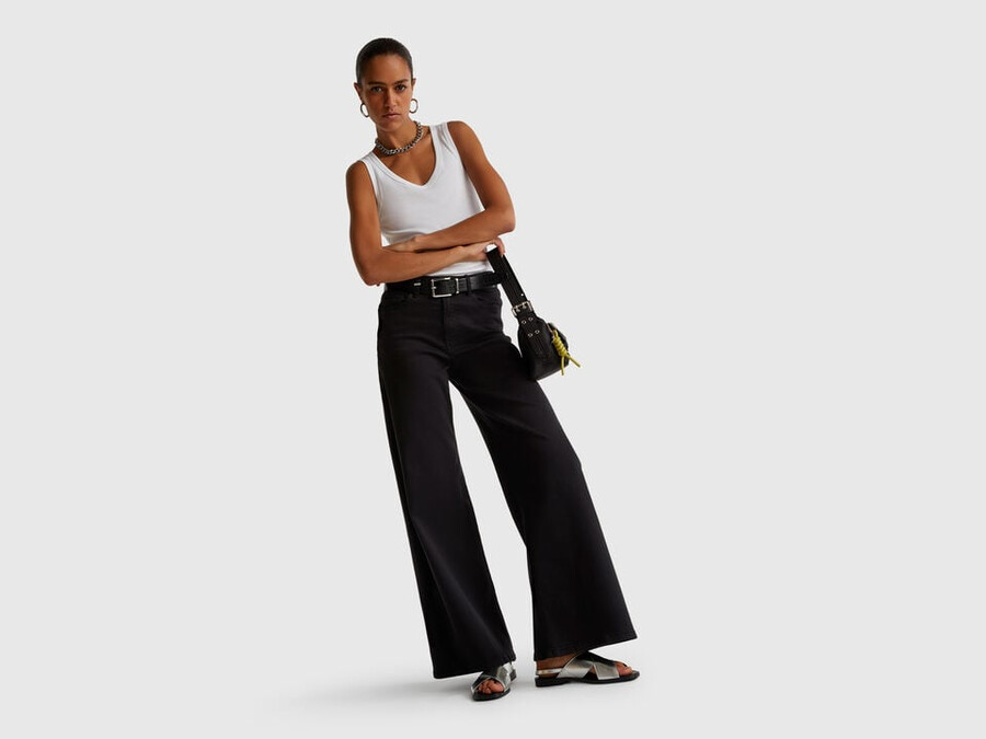 loose fit trousers