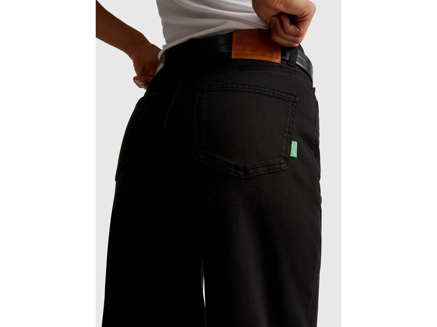 loose fit trousers