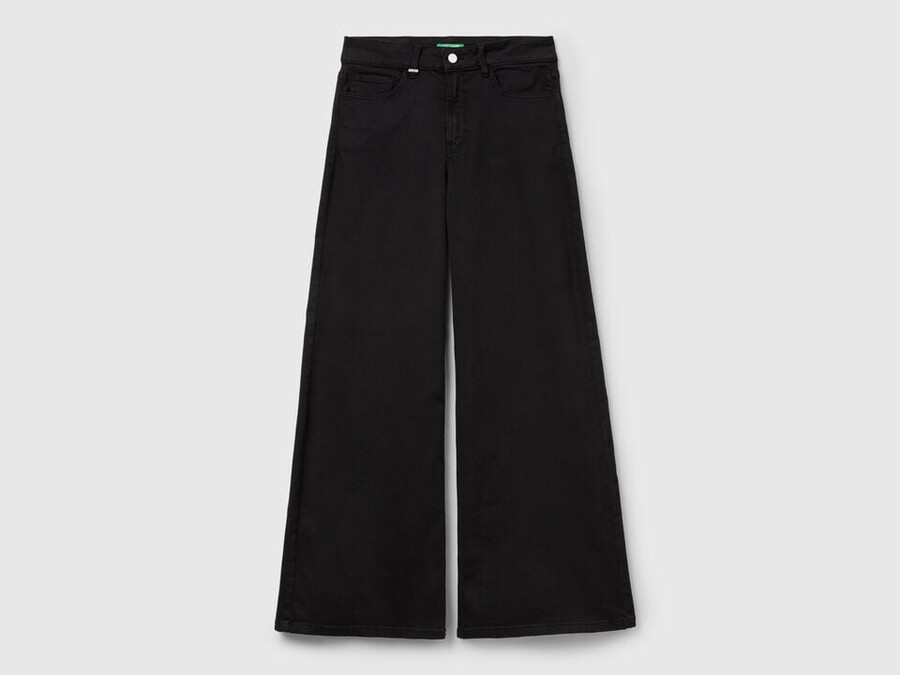 loose fit trousers