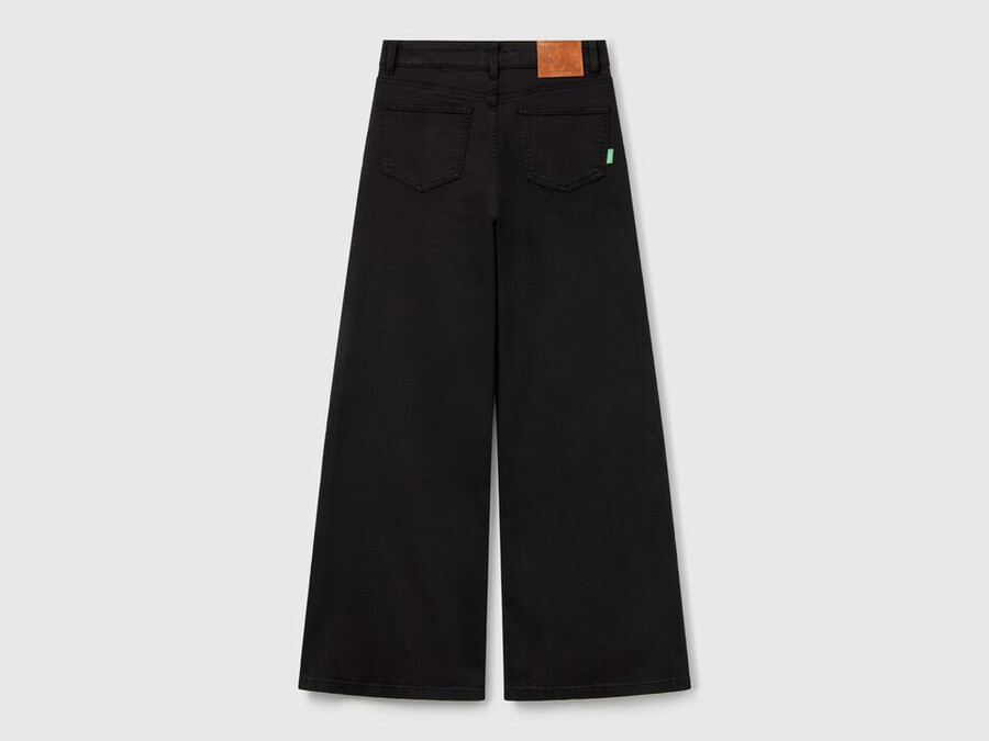 loose fit trousers