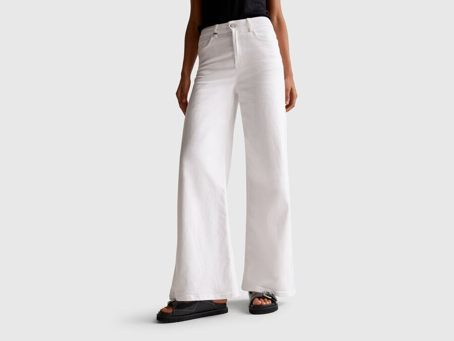 loose fit trousers