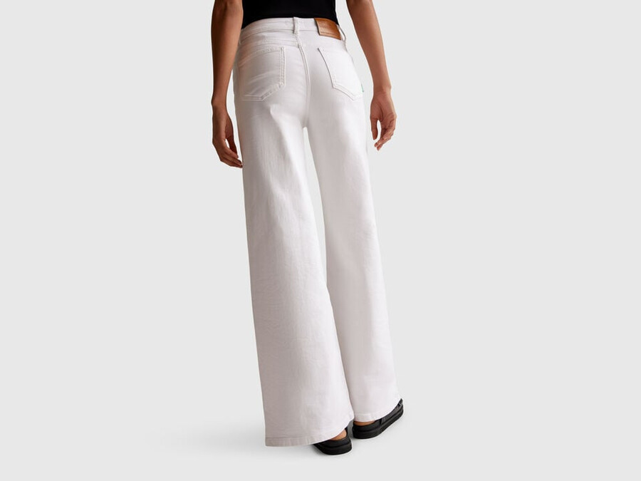 loose fit trousers