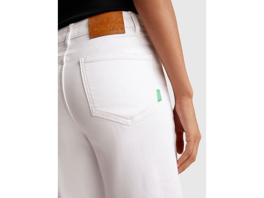loose fit trousers