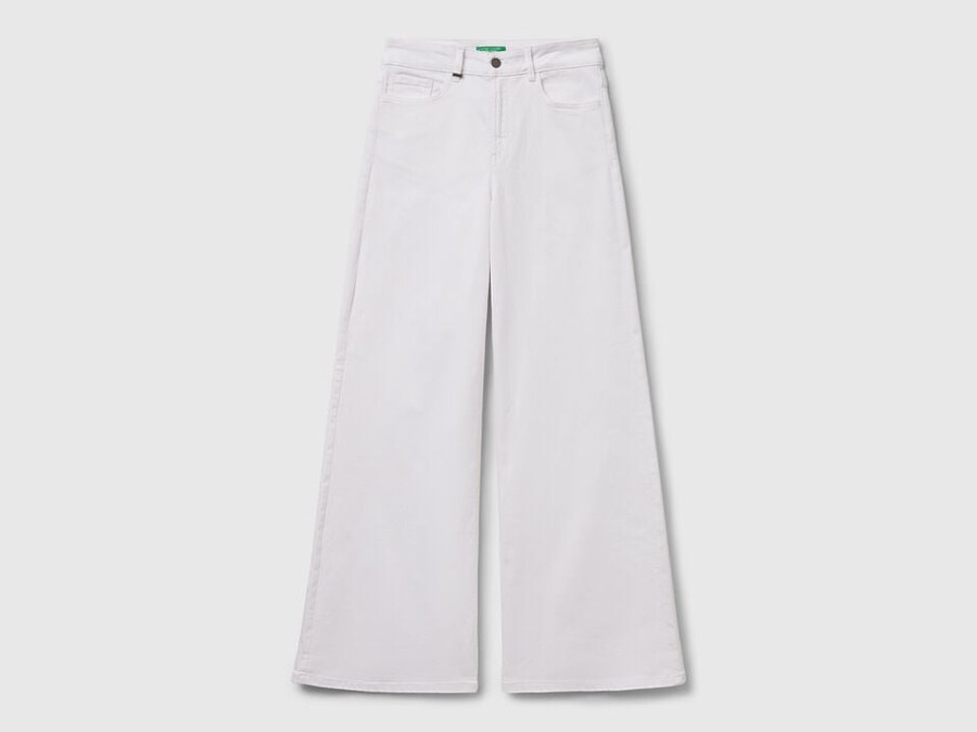 loose fit trousers