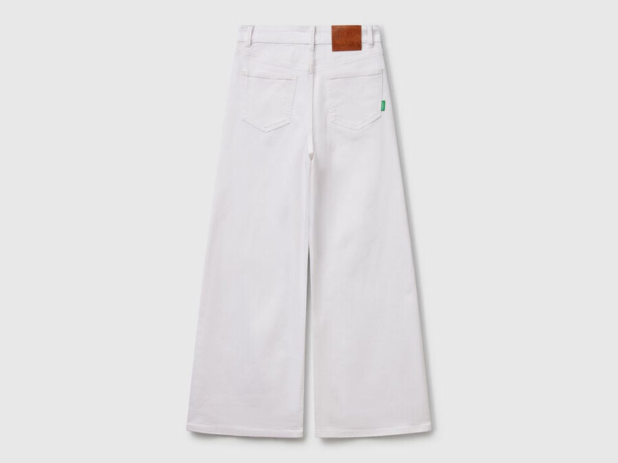 loose fit trousers