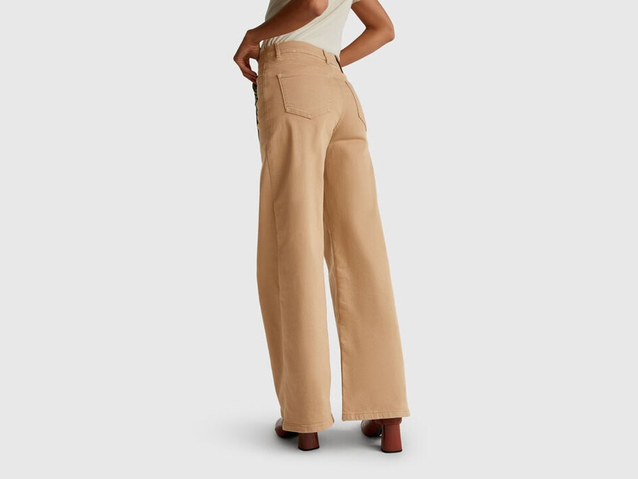 loose fit trousers