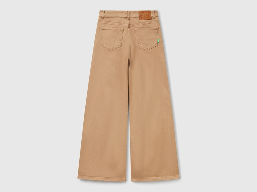 loose fit trousers