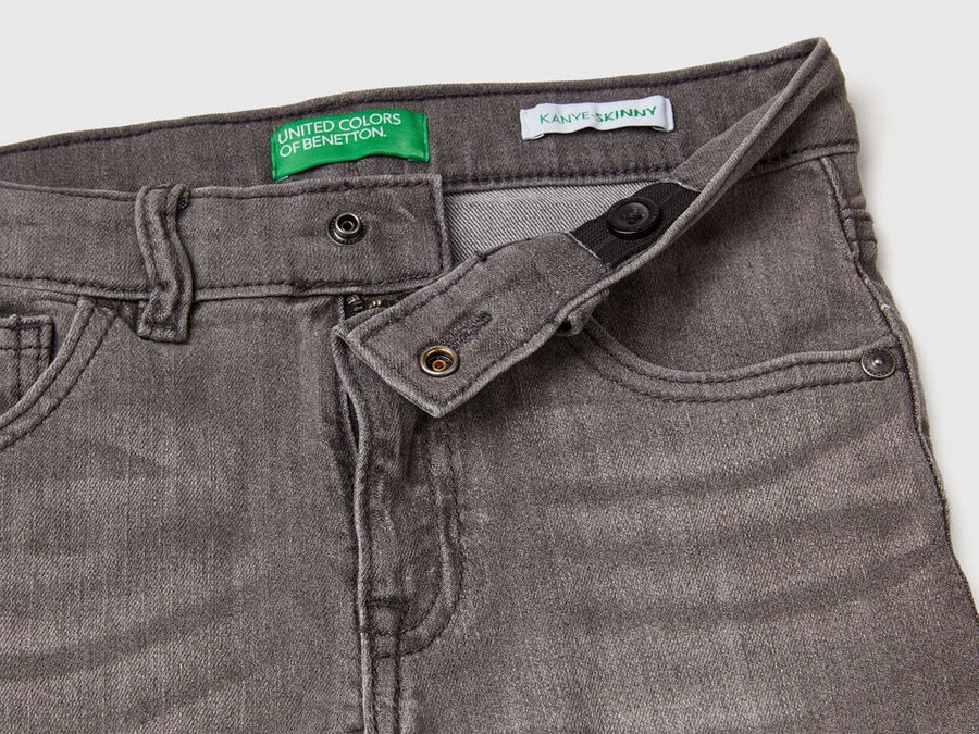 skinny fit jeans