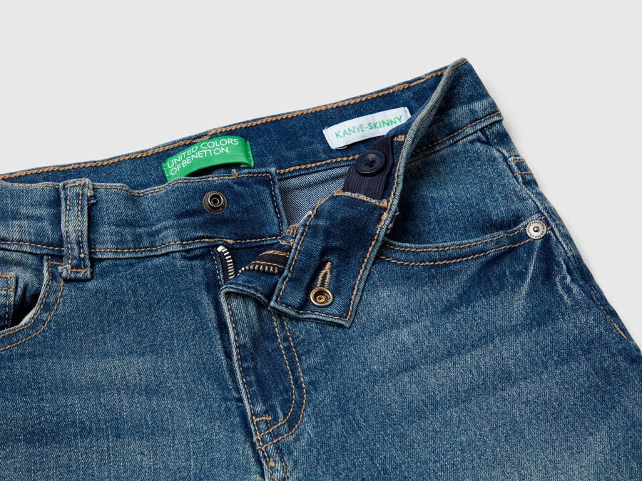 skinny fit jeans