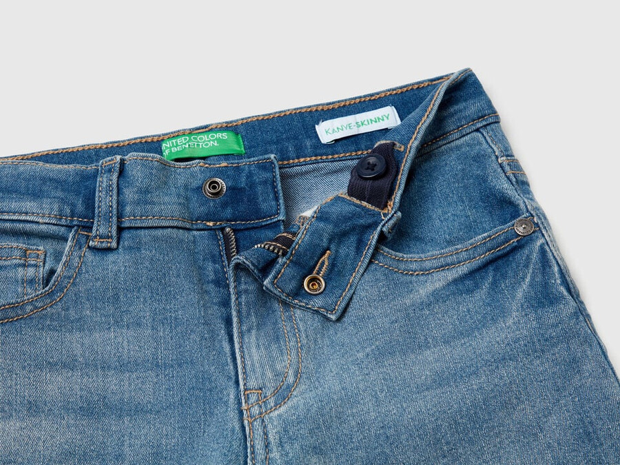 skinny fit jeans